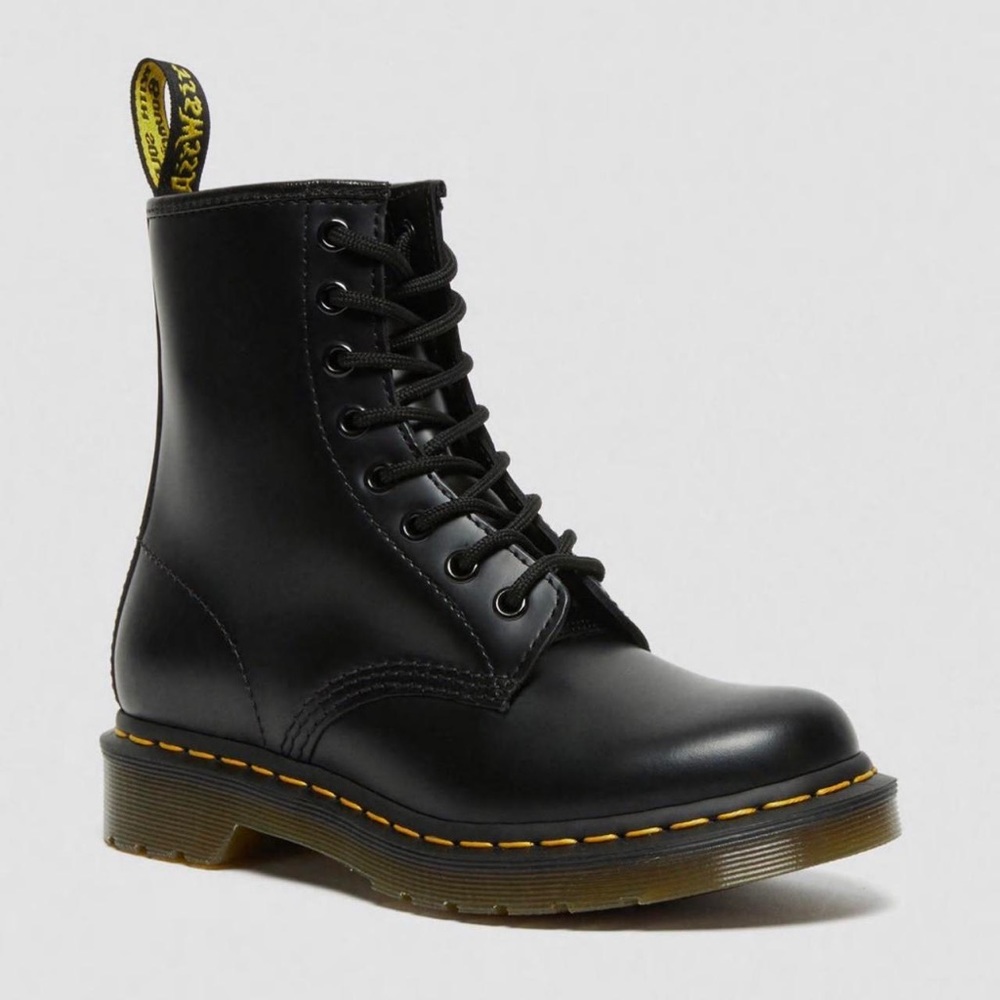 *NEW* Dr. Martens 1460 Women’s Smooth Leather Lace-Up Boots